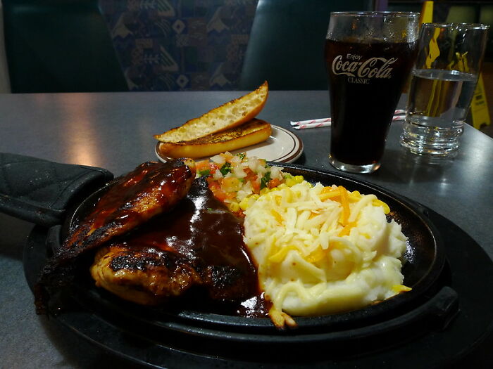 "Kylie Jenner Ramen 'Recipe'": 30 Stupid Food Trends Started On Social Media, According To Folks Online