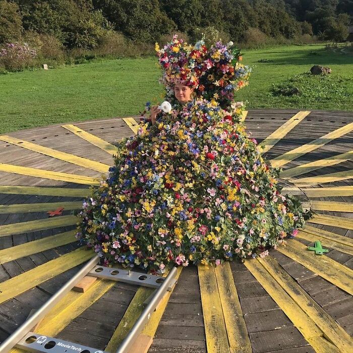Behind The Scenes Of 'Midsommar' With Florence Pugh 🌸🌼