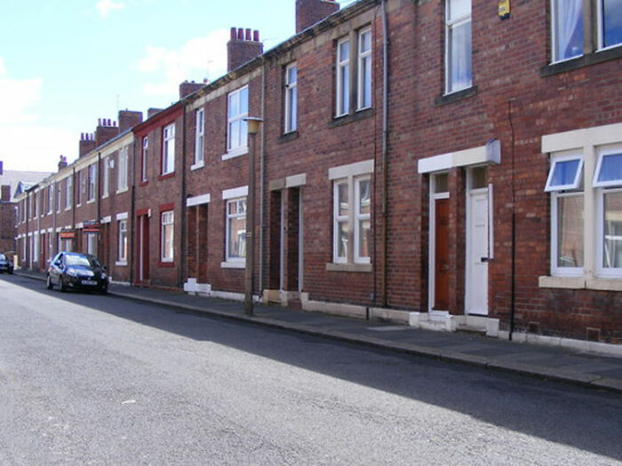 Woman Goes Viral With 50 ‘Socially Acceptable’ Things In The UK That Would Confuse Americans