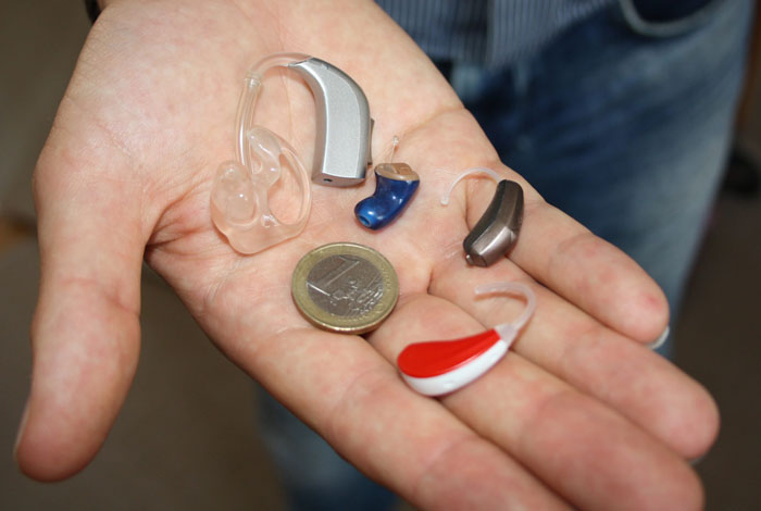 Woman Wonders If She&rsquo;s A Jerk For Using Her Hearing Aids To Make An Annoying Classmate Look Stupid