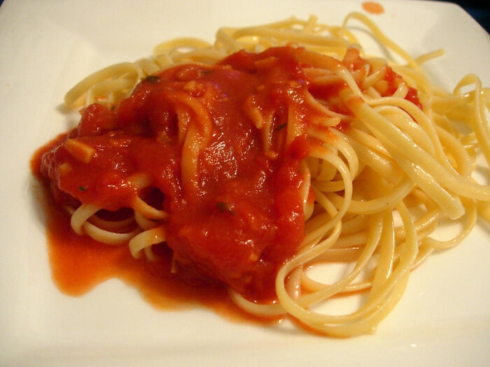 "Kylie Jenner Ramen 'Recipe'": 30 Stupid Food Trends Started On Social Media, According To Folks Online