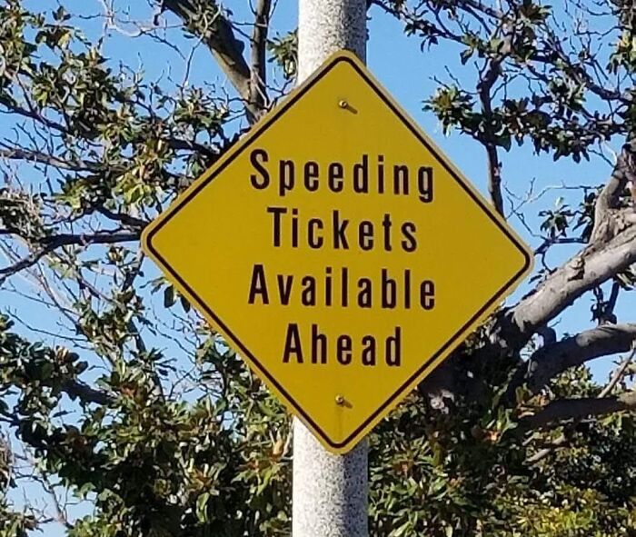 Hilarious-Useless-Unsuccessful-Unpopular-Signage