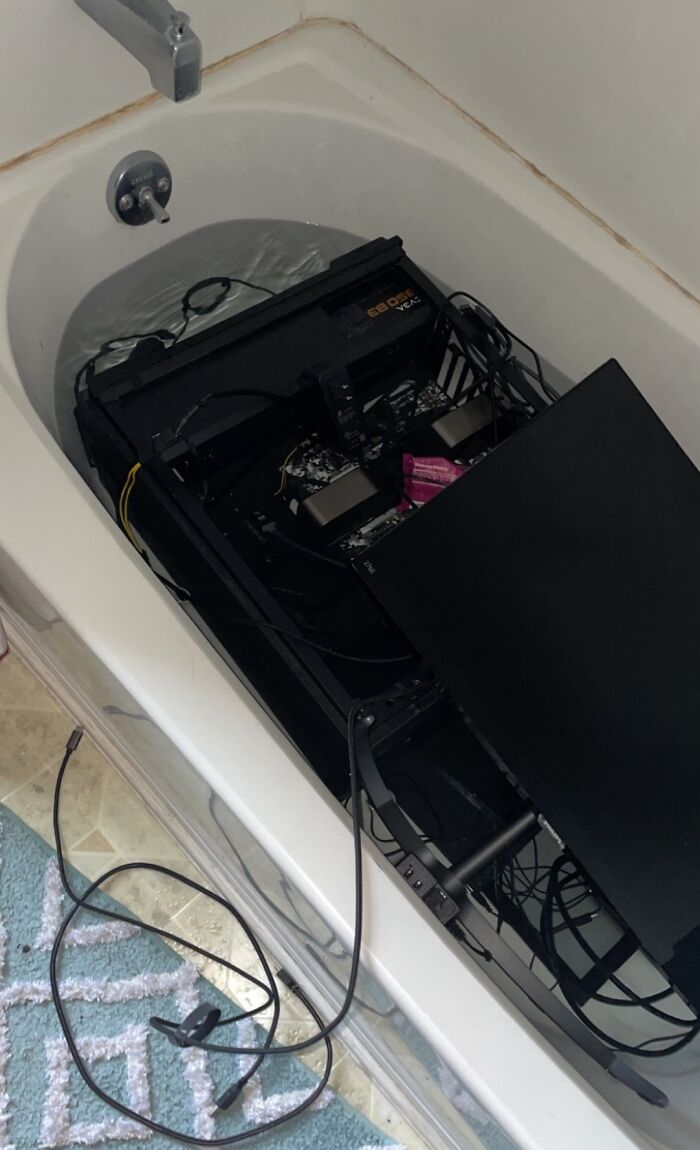 Landlord Thought I Was A Government Agent And Decided To Lock Me Out To Do This. RIP 3080 FE