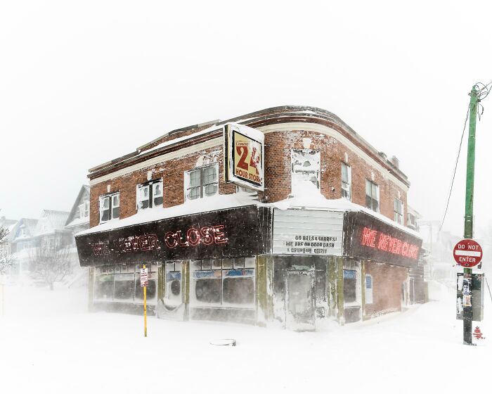 ITAP Of An Open Convenience Store In Buffalo, NY During A Blizzard