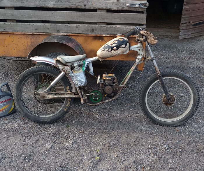 Behold The Megasupersportlimousine! My Dad Built It From Various Moped Parts And A Chainsaw When He Was A Teen And It's Just As Dangerous As It Looks