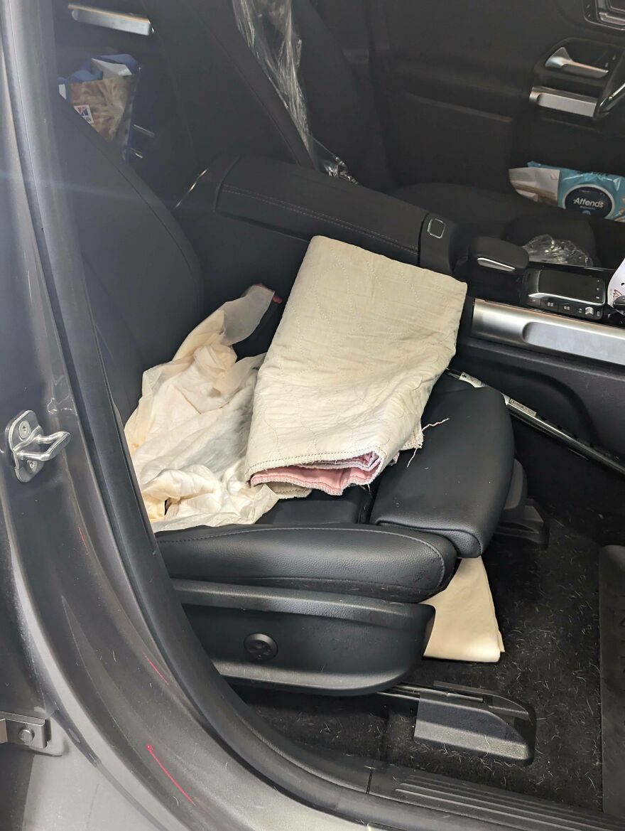 Those Are Pee Pads. The Cousin Is Handicapped And Urinates In The Seat While Driving. His Complaint? Seat Malfunction. No One Can Get Near The Car Without Gagging.