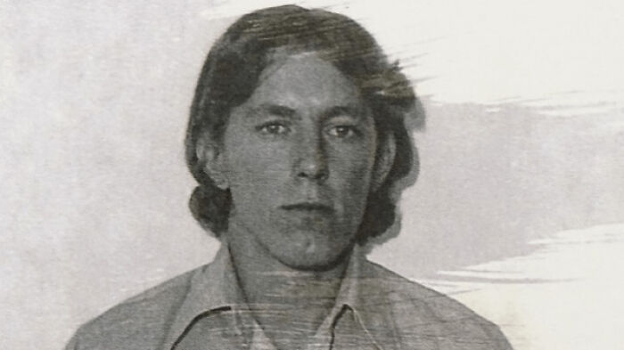 On The Night Of 016 1982 A Passenger On A Commercial Jet Was Looking Out The Window As The Plane Flew Over The Colorado Mountains When He Spotted Headlights Blinking Sos. The Passenger Brought This To The Attention Of The Pilots Who Radioed The Location