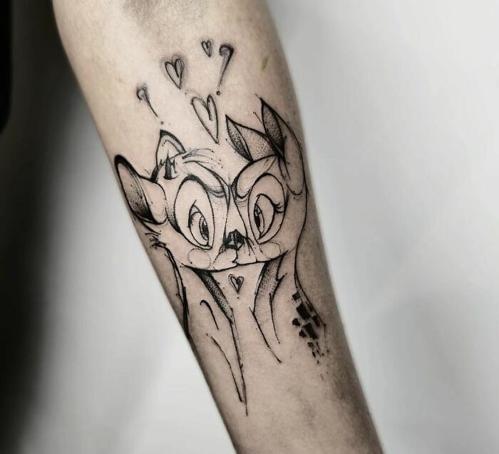 Cartoon tattoo of a skunk in love, inspired by animated shows, with hearts on an arm.