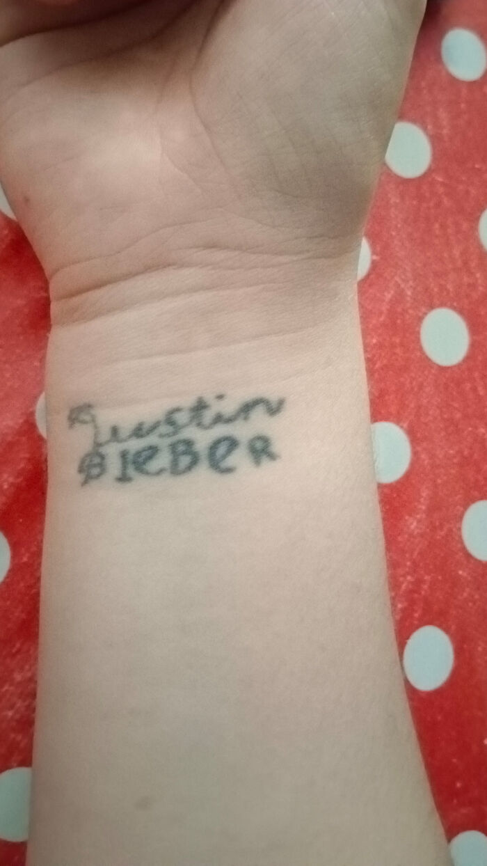 Tattoo featuring a handwritten name on wrist, highlighting the need for better tattoo artist research.