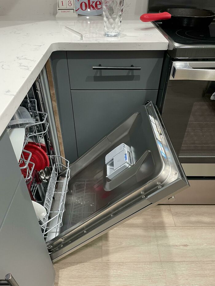 My Dishwasher In My New Apartment Only Opens This Far Before Hitting The Oven