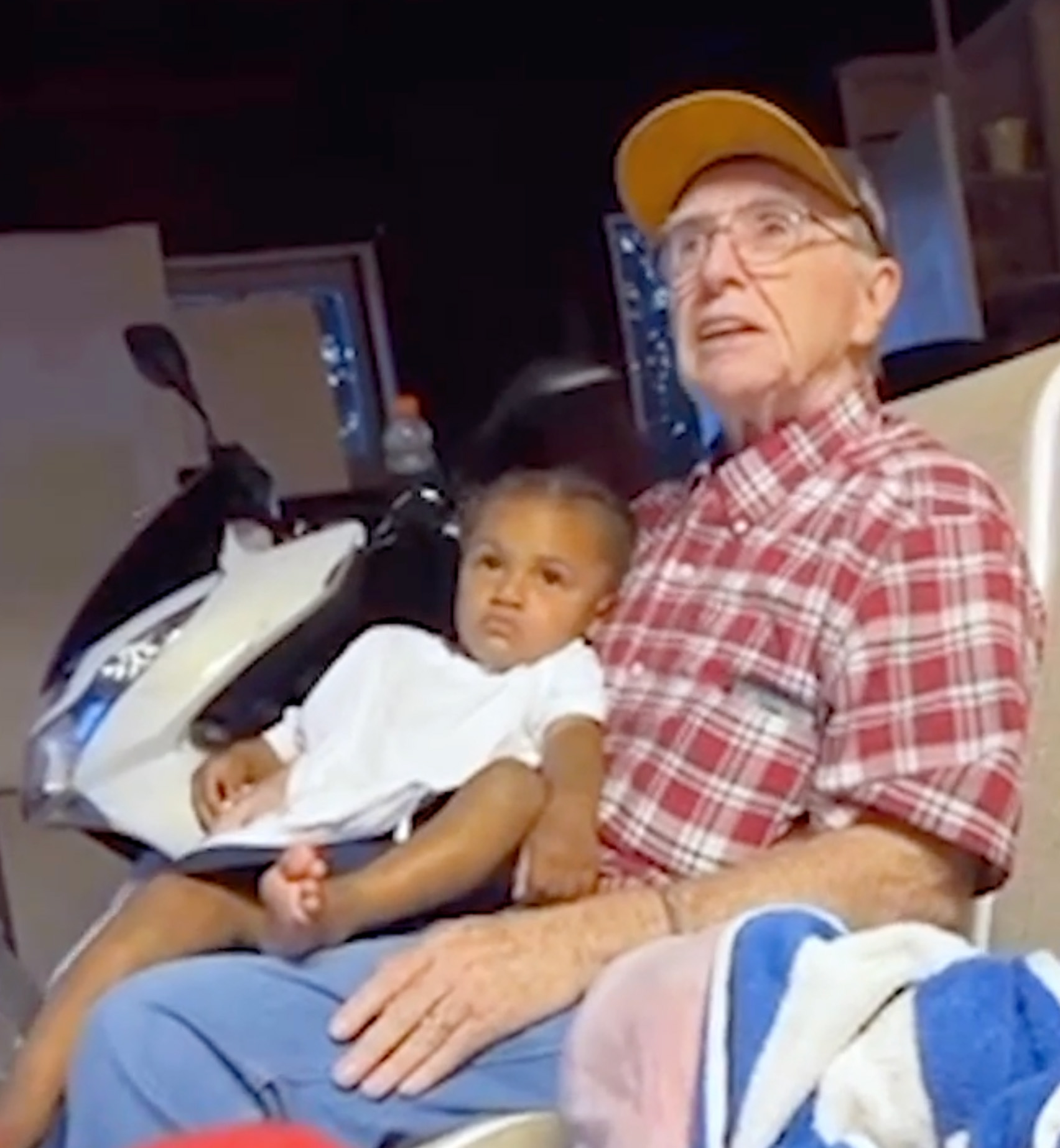 Family Of 7 Finds A Grandpa In Their 82 Y.O. Neighbor Living Next To Their New House