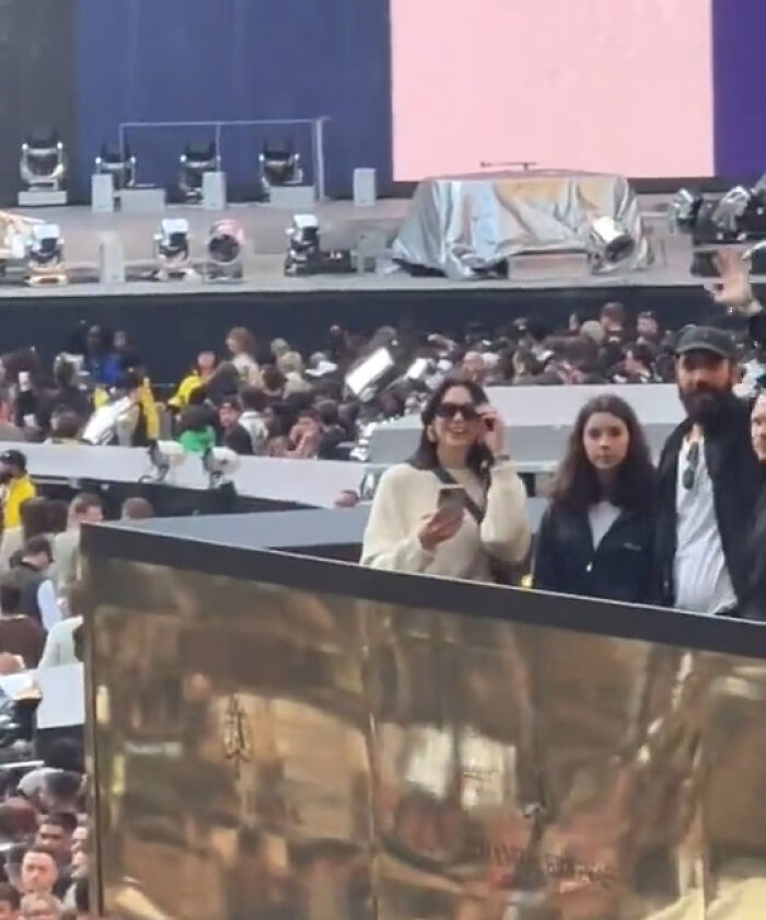 Vice President Kamala Harris Makes People React After Attending Beyoncé Show In A Gold Shirt Vice President Kamala Harris Makes People React After Attending Beyoncé Show In A Gold Shirt