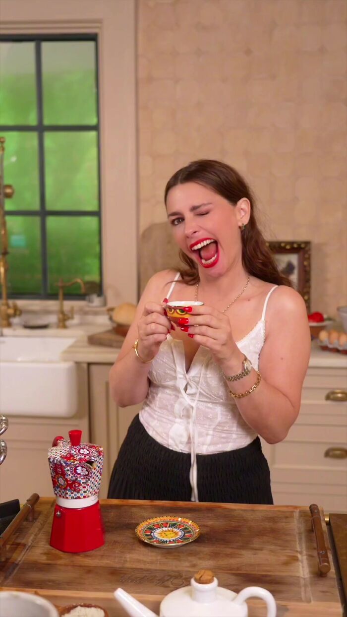 This Italian Woman Expressively Explains Why It&rsquo;s Inappropriate To Have A Cappuccino After Lunch