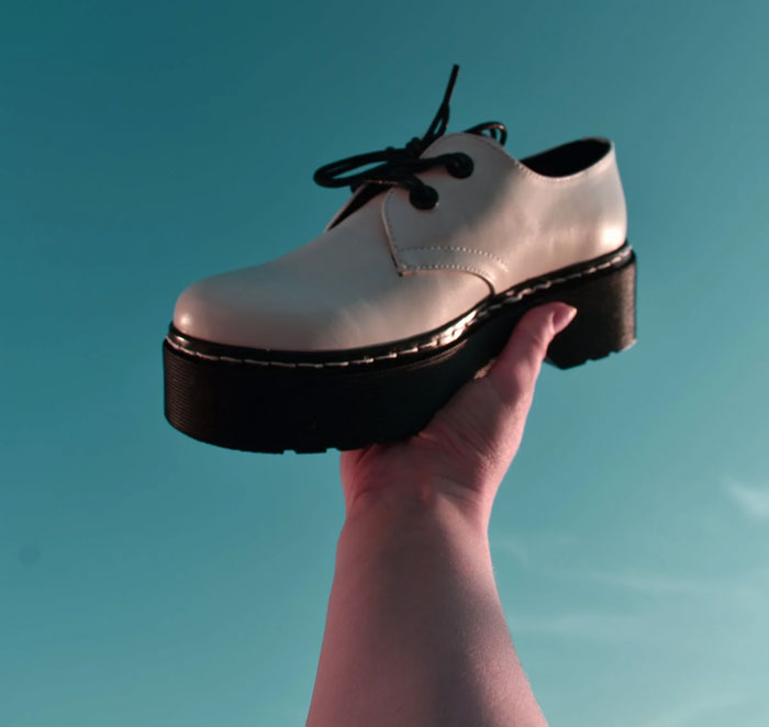 “I Won”: Woman Puts A Stop To Neighbor's Kids Trashing The Sidewalk By Beating Them At Their Game “I Won”: Woman Puts A Stop To Neighbor's Kids Trashing The Sidewalk By Beating Them At Their Game