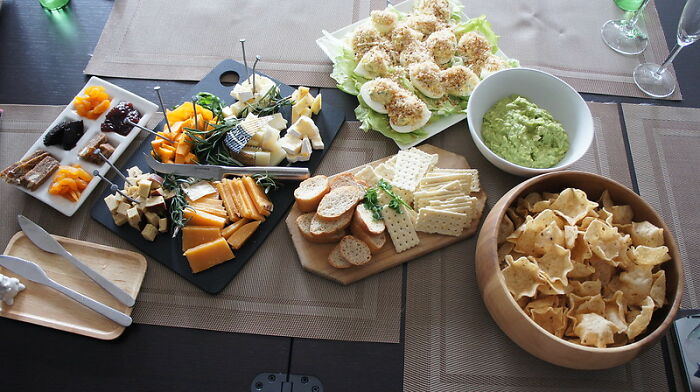 "Kylie Jenner Ramen 'Recipe'": 30 Stupid Food Trends Started On Social Media, According To Folks Online