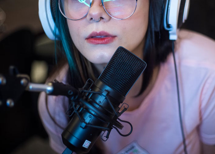 30 Rich Women Who Work From Home Share What They Do For A Living