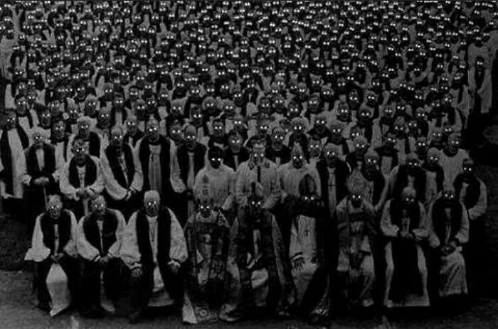 30 "Cursed Images" That Give Off An Uneasy Vibe, As Shared By This Instagram Page