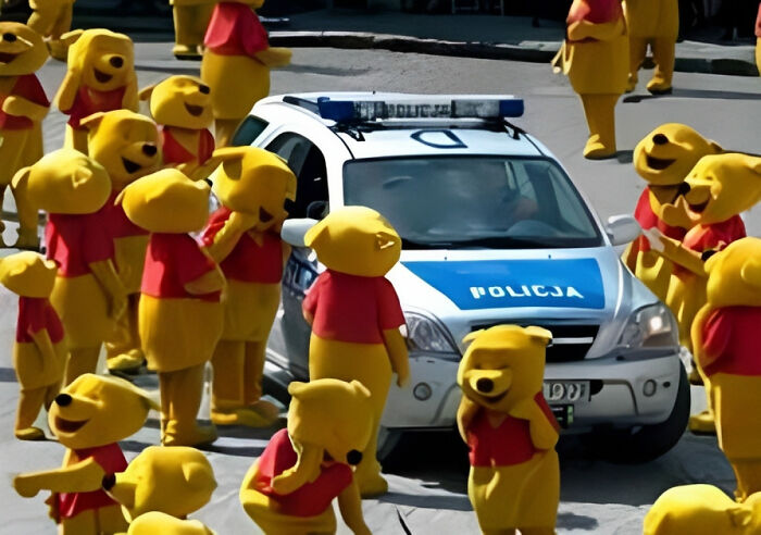 30 Pics That Raise More Questions Than Answers, Posted By "Images That Need More Context"