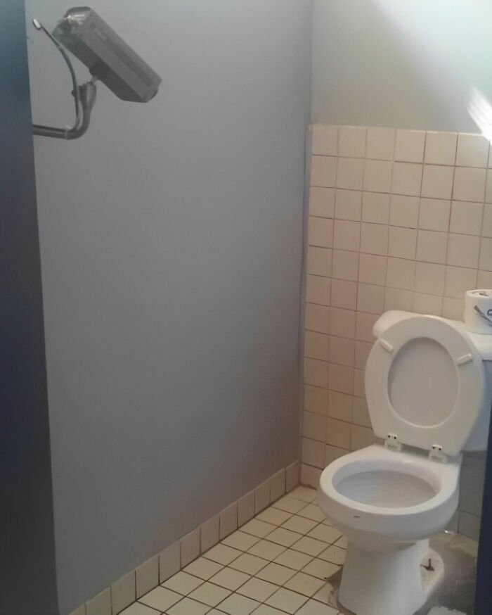 30 Pics That Raise More Questions Than Answers, Posted By "Images That Need More Context"