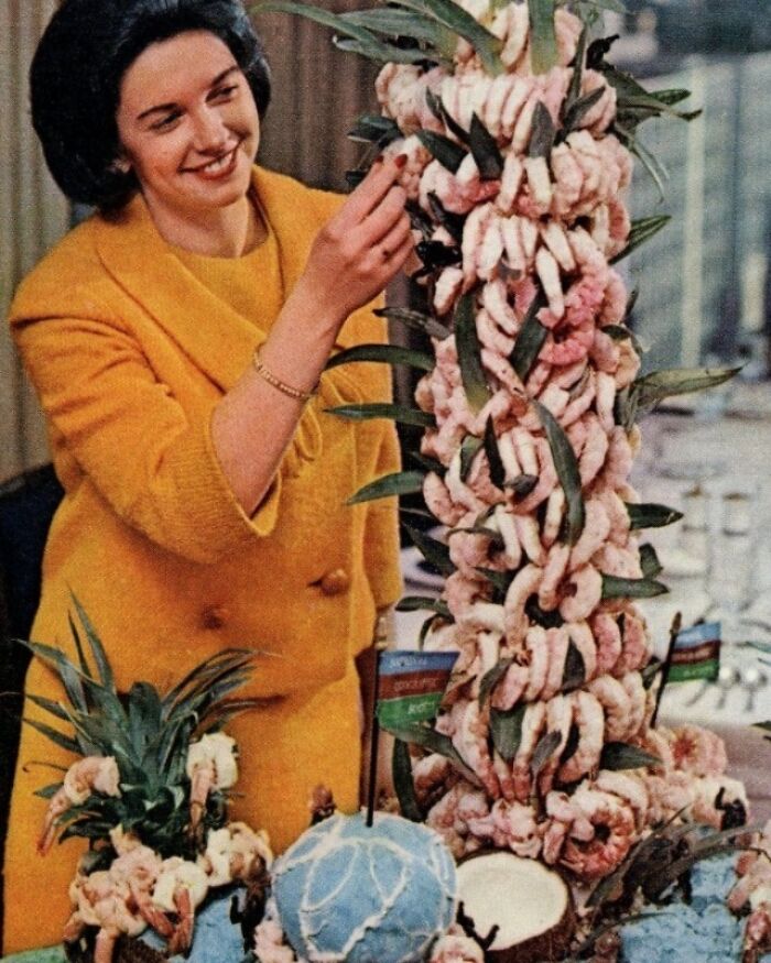 Every Christmas You Try To Innovate And Surprise Your Visitors, Maybe It’s Time To Find An Old Cookbook