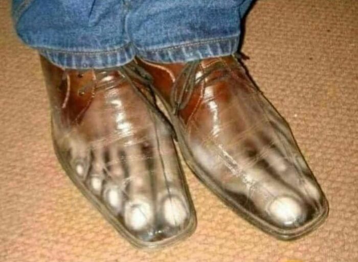 30 "Cursed Images" That Give Off An Uneasy Vibe, As Shared By This Instagram Page