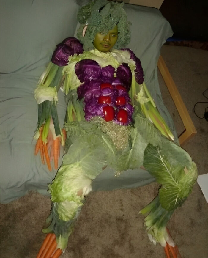 30 Pics That Raise More Questions Than Answers, Posted By "Images That Need More Context"