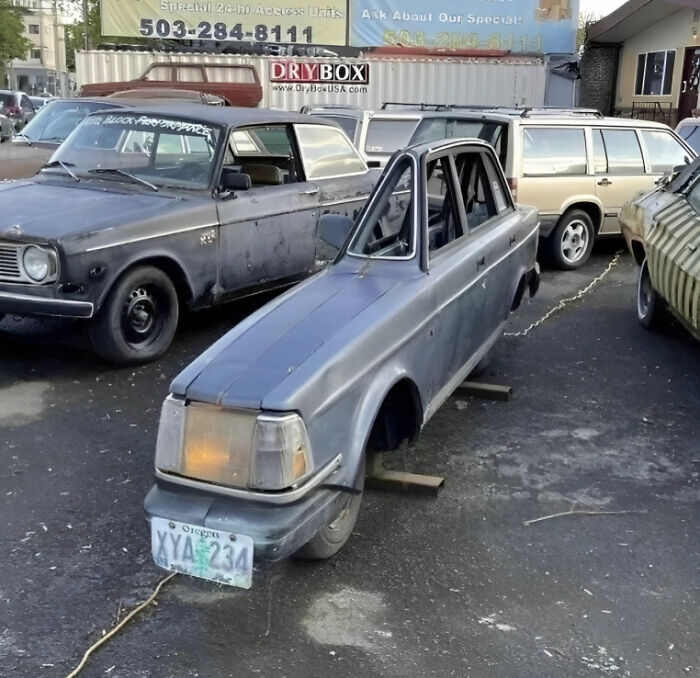 30 Pics That Raise More Questions Than Answers, Posted By "Images That Need More Context"