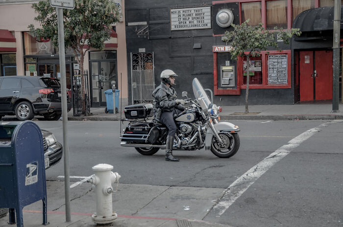 My 30 Photographs Documenting Daily Life Amidst San Francisco's Residents And Workers