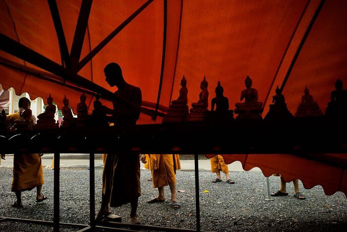 Photographer Takes To The Streets Capturing Unlikely Coincidences