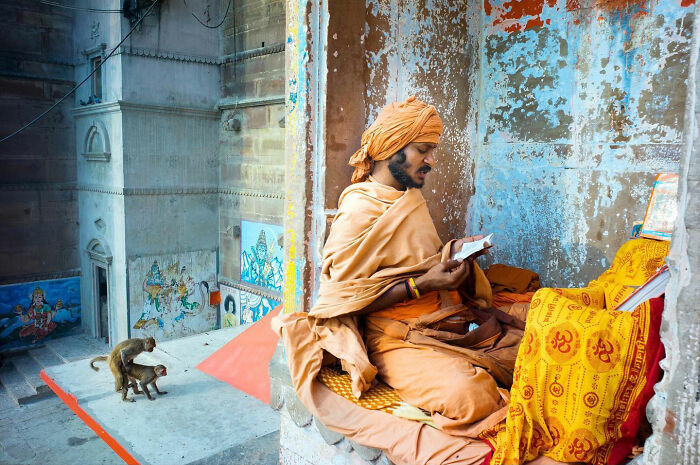 Photographer Takes To The Streets Capturing Unlikely Coincidences