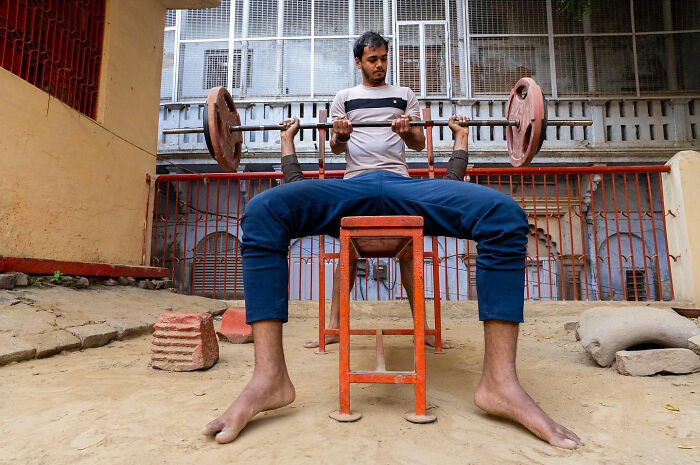 Photographer Takes To The Streets Capturing Unlikely Coincidences