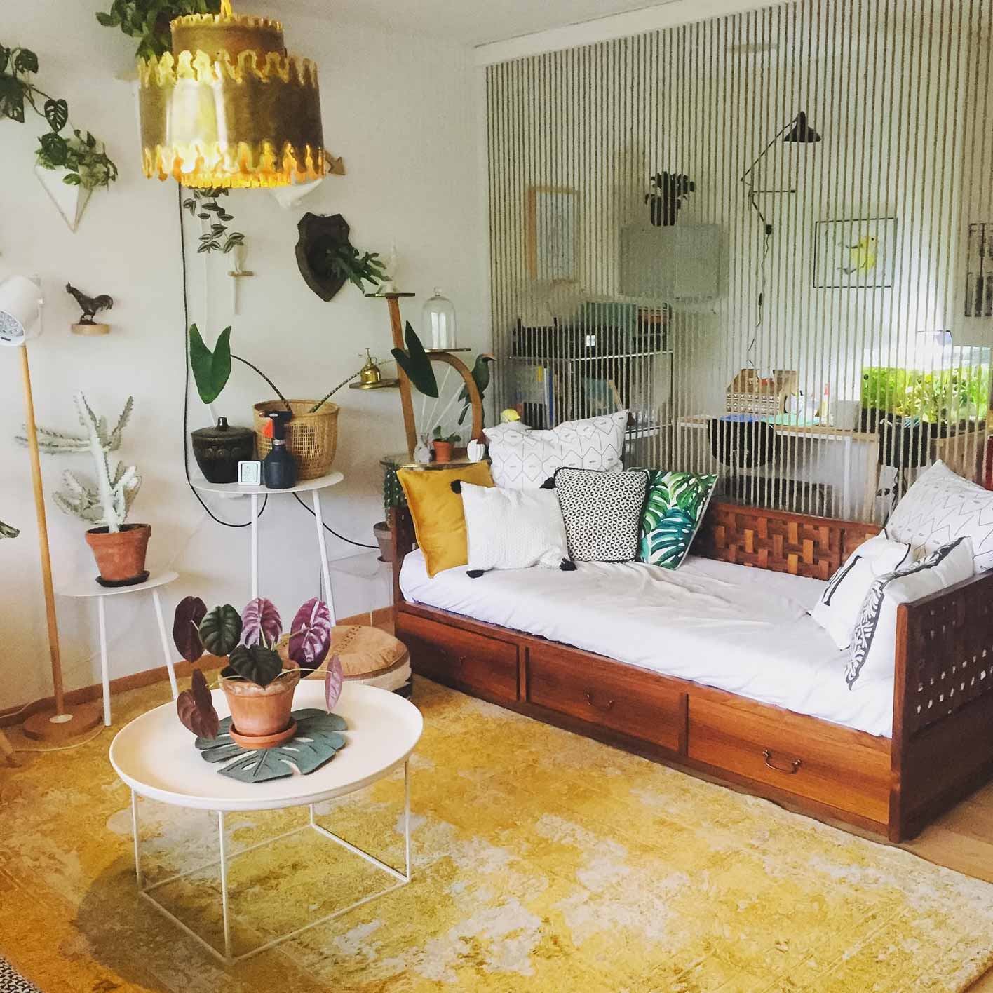 Rope wall room divider