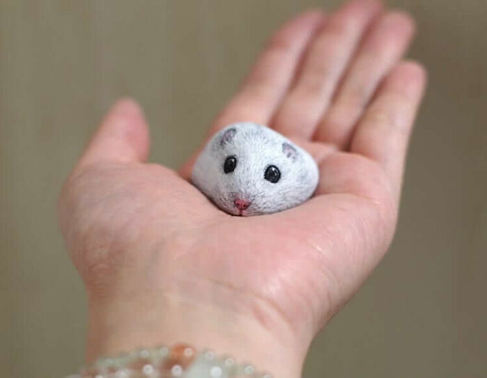 Japanese Artist Turns Stones Into Tiny Animals And They&rsquo;re Extremely Adorable