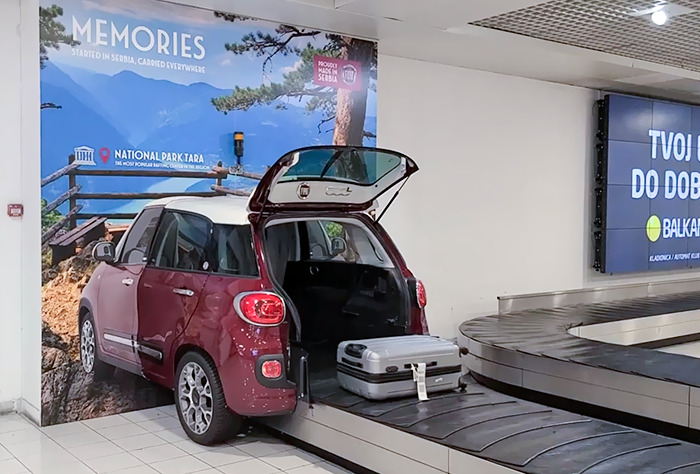 Creative Baggage Carousel Advertisement