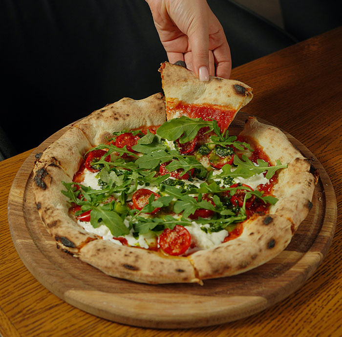 &ldquo;So Uncultured&rdquo;: Woman Shamed For Her Croissant &lsquo;Etiquette&rsquo; Until Her French BF Intervenes