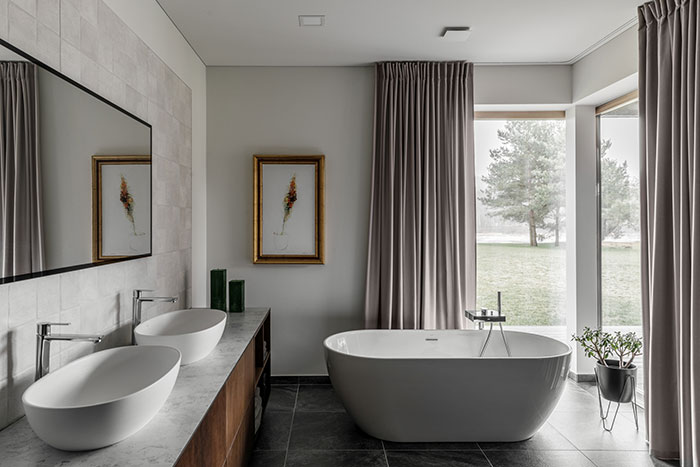 Bathroom Centered Bath Tun In A Spaciuos Modern Bathroom Bathroom Centered Bath Tun In A Spaciuos Modern Bathroom