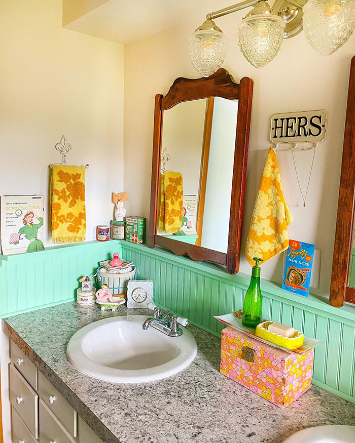 Vibrant colored bathroom with green Beadboard Paneling Vibrant colored bathroom with green Beadboard Paneling