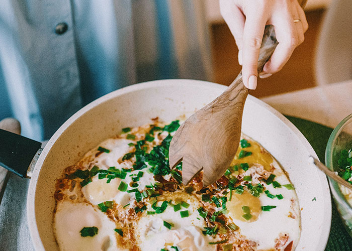 “Foil Over Your Windows”: 30 Of The Best ‘Poor People’ Life Hacks