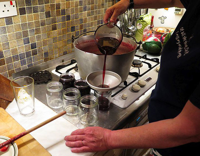 Gen X’ers Share The Unglamorous Adult Things They Love To Do, Here Are 30 Of The Most Relatable