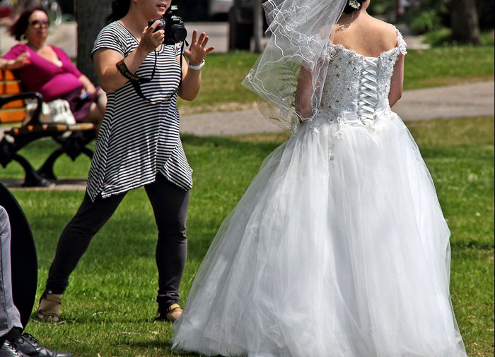 Bride Discovers Her Husband Had An Affair With The Wedding Photographer Soon After The Wedding