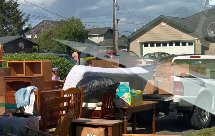 Handyman Gives Squatters Their Own Medicine After They Take Over His Mom’s House Handyman Gives Squatters Their Own Medicine After They Take Over His Mom’s House