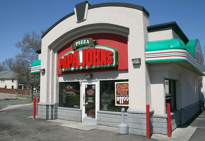“Their Kitchen Is Comprised Entirely Of Microwaves”: 30 Of The Absolute Worst Chain Restaurants