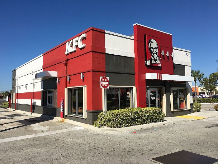 “Their Kitchen Is Comprised Entirely Of Microwaves”: 30 Of The Absolute Worst Chain Restaurants