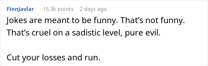 Guy 'Pranks' His GF Of 5 Years With A Fake Proposal, Cries When She Dumps Him Guy 'Pranks' His GF Of 5 Years With A Fake Proposal, Cries When She Dumps Him