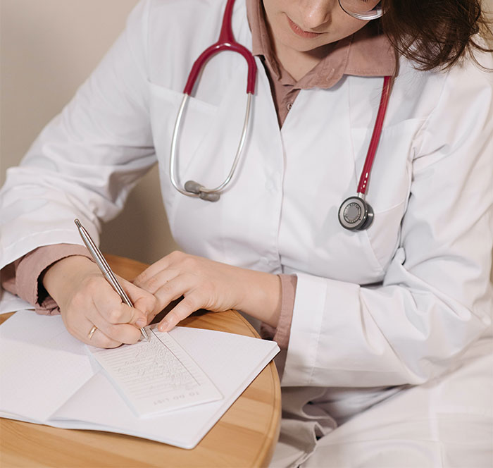 Boss Demands A Doctor’s Note To Allow This Cashier To Drink At The Register, Doc Doesn’t Hold Back Boss Demands A Doctor’s Note To Allow This Cashier To Drink At The Register, Doc Doesn’t Hold Back