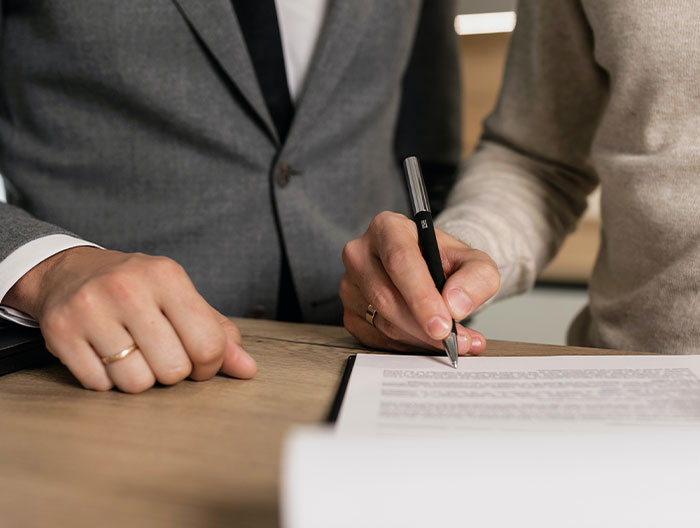 Manager Demands Ex-Employee Come Into Work, They Laugh In Her Face