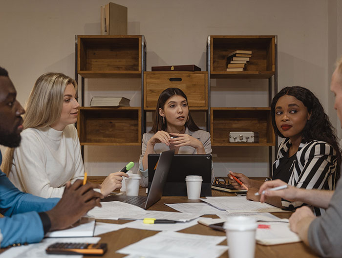 Manager Demands Ex-Employee Come Into Work, They Laugh In Her Face