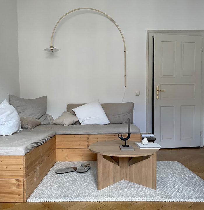 Farmhouse bedroom with wooden bed with gray sheets and irregular table Farmhouse bedroom with wooden bed with gray sheets and irregular table