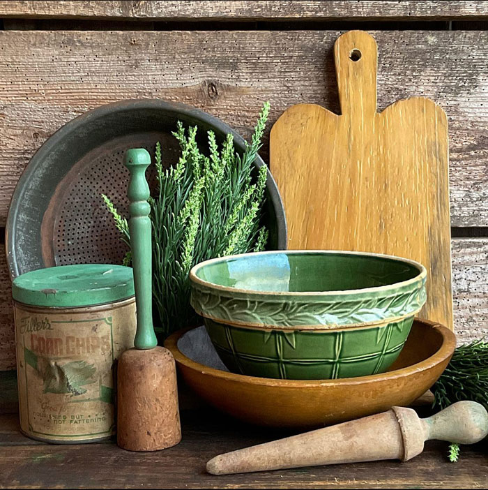 Wooden and ceramic dishes Wooden and ceramic dishes