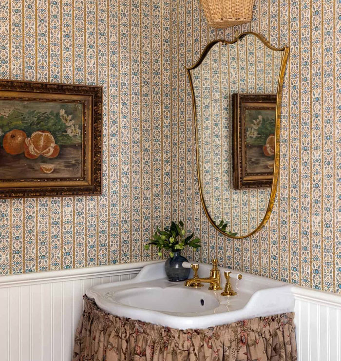 Room with striped wallpapers sink and mirror Room with striped wallpapers sink and mirror